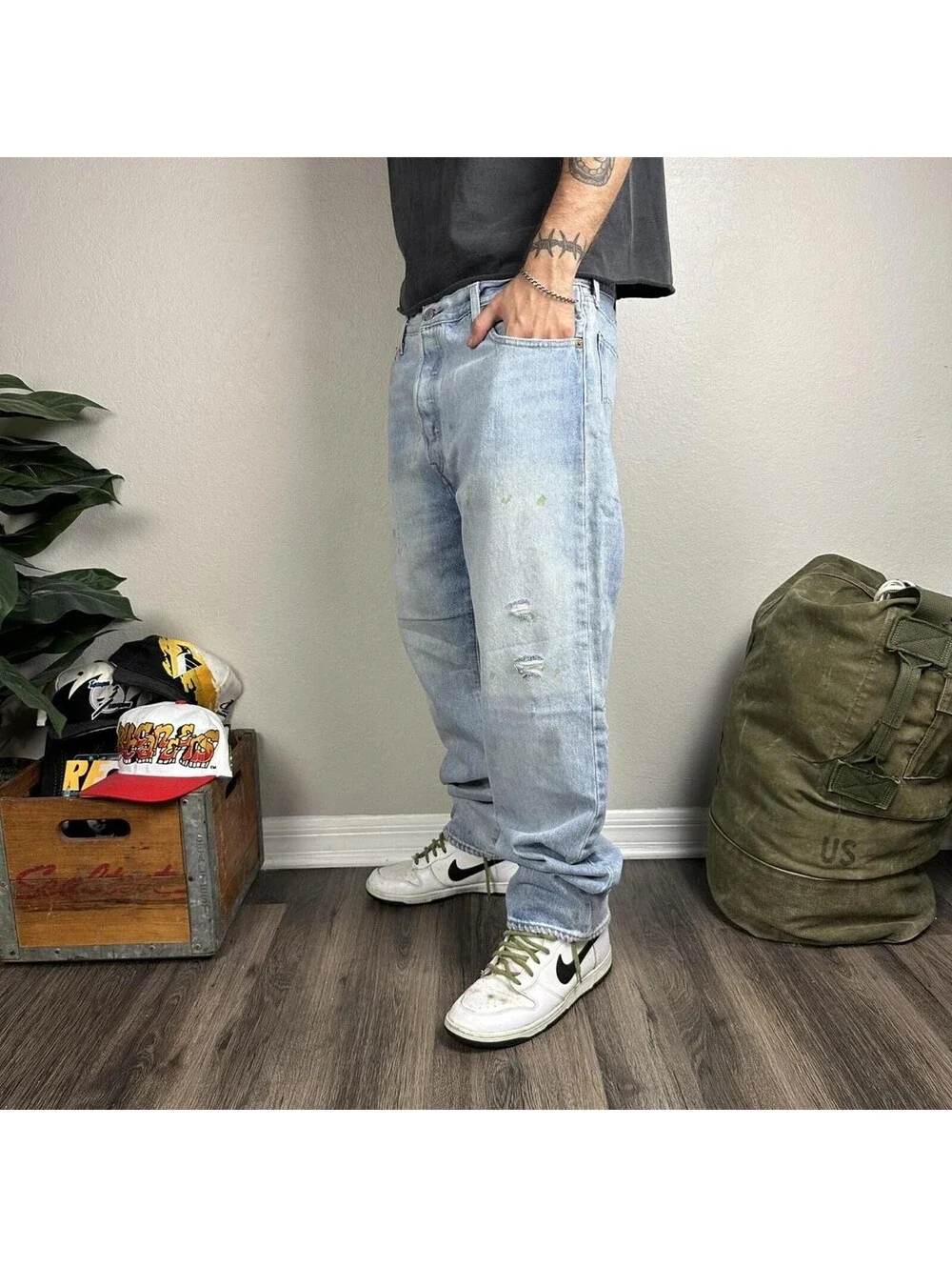 Vintage Levi’s 501 93’ throwback paint distressed straight fit loose jeans 38x32